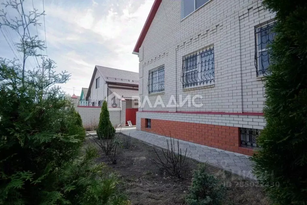 Дом в Саратовская область, Балаково Казанская ул., 95 (305 м) - Фото 0