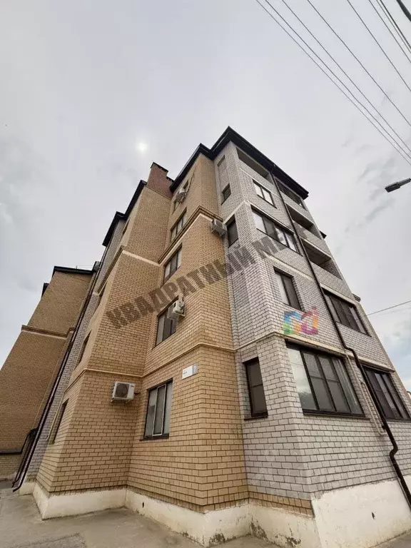 3-к кв. Калмыкия, Элиста ул. Имени Н.С. Хрущева, 7 (84.0 м) - Фото 0