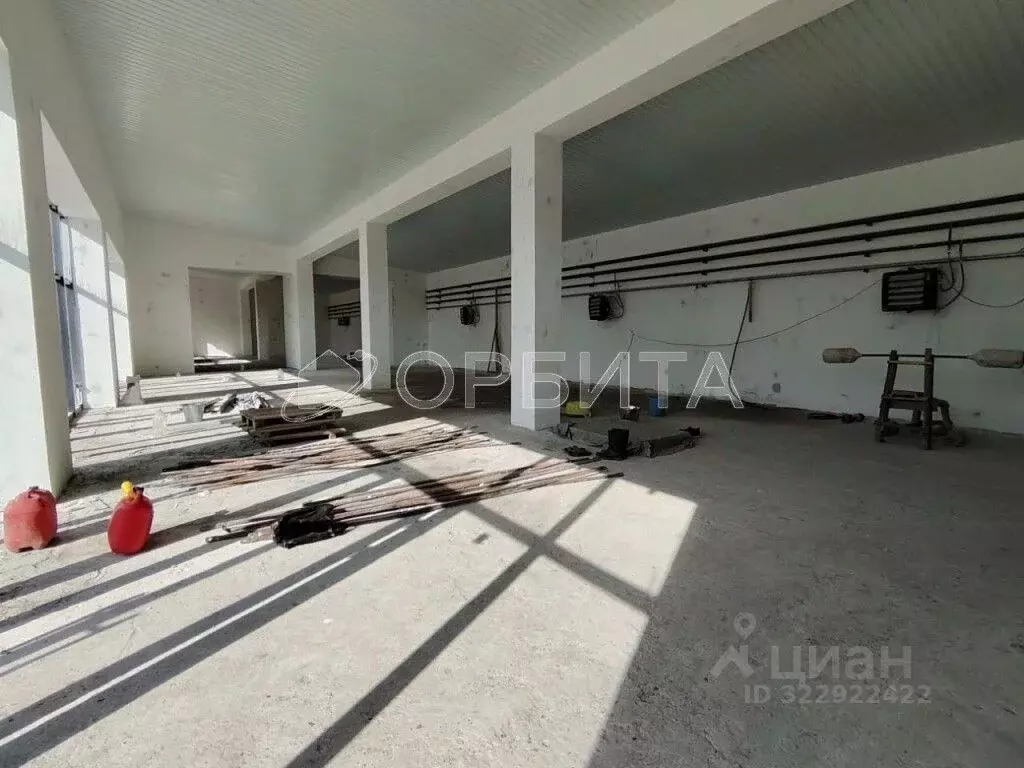 Помещение свободного назначения в Тюменская область, Тюмень ул. Андрея ... - Фото 1