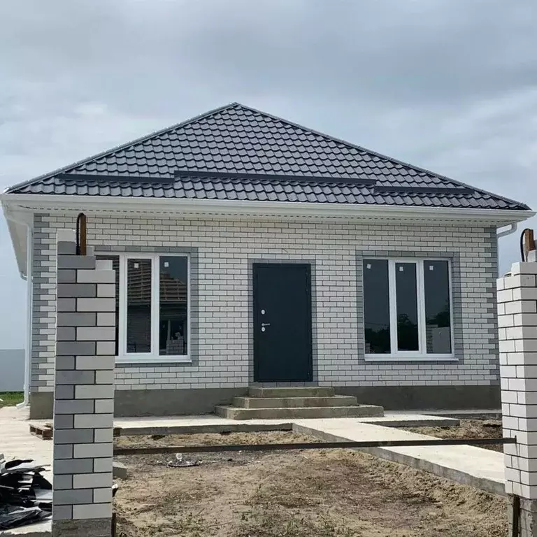 Дом в Краснодарский край, Динской район, Южно-Кубанское с/пос, пос. ... - Фото 1