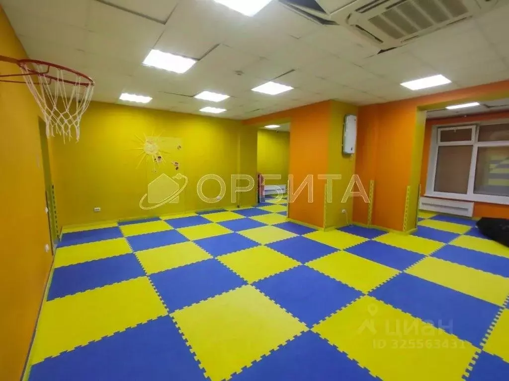 Помещение свободного назначения в Тюменская область, Тюмень ул. ... - Фото 1