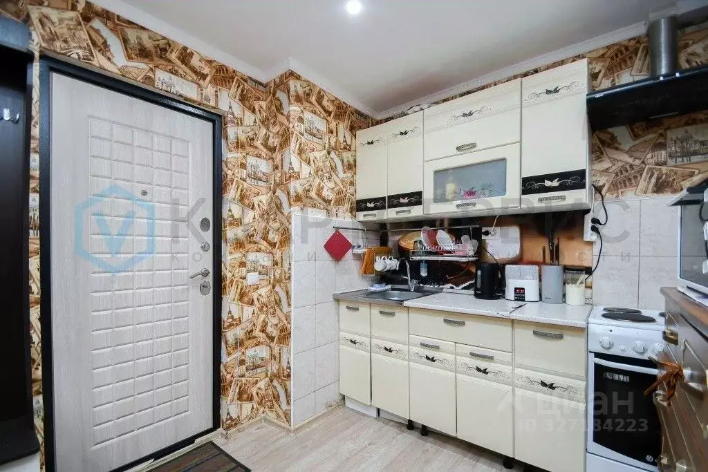 Комната Омская область, Омск Городок Нефтяников мкр, ул. 50 лет ... - Фото 1