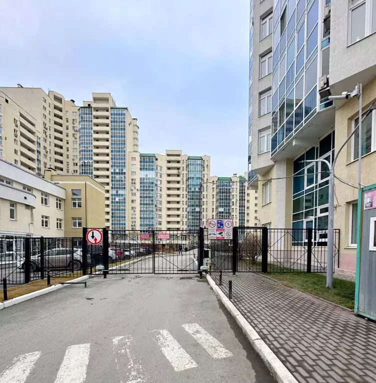 2-к кв. Свердловская область, Екатеринбург ул. Бажова, 68 (66.2 м) - Фото 2