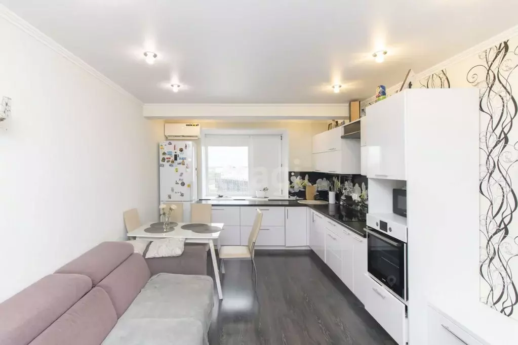 2-к кв. Тюменская область, Тюмень ул. Максима Горького, 10 (51.4 м) - Фото 2