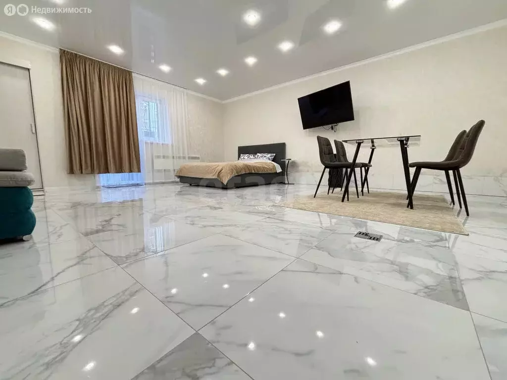 Квартира-студия: Пионерский, Комсомольская улица, 56 (47.6 м) - Фото 1