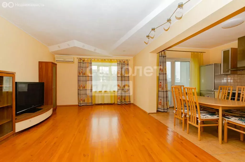 3-комнатная квартира: Челябинск, улица Чичерина, 23 (90 м) - Фото 1