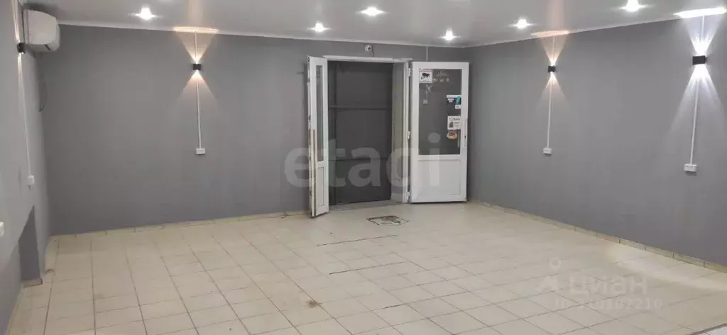 Офис в Крым, Армянск ул. Железнодорожная, 3 (50 м) - Фото 1