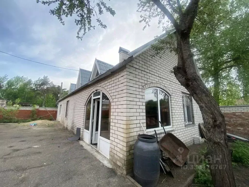 Дом в Смоленская область, Смоленск пос. Красный Бор, 33В (100 м) - Фото 1