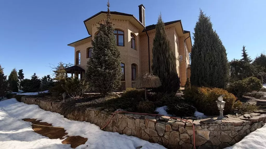 Дом в Саратовская область, с. Усть-Курдюм ул. Соколиная, 17 (436 м) - Фото 1