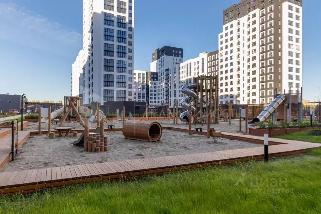 2-к кв. Тюменская область, Тюмень ул. Братьев Бондаревых, 5 (65.5 м) - Фото 1