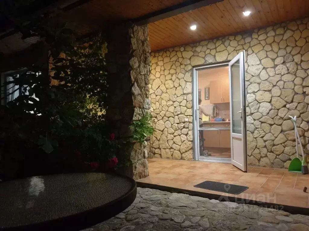 Дом в Крым, Черноморский район, Оленевское с/пос, с. Оленевка ул. ... - Фото 2