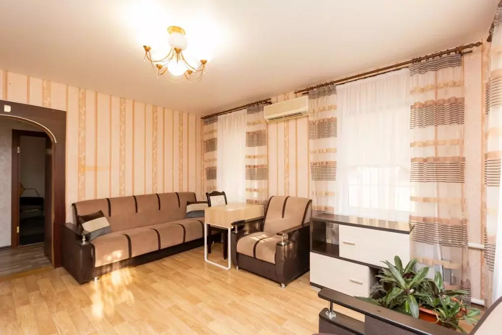 Дом в Оренбургская область, Оренбург Парковская ул., 68 (200 м) - Фото 1