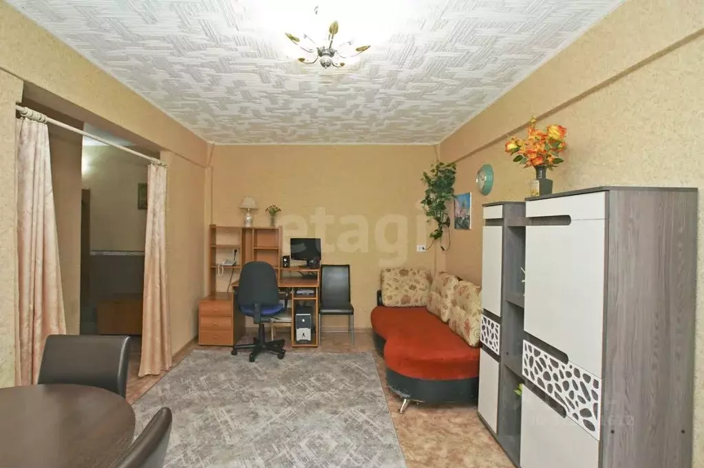 2-к кв. Омская область, Омск просп. Космический, 81 (45.0 м) - Фото 1