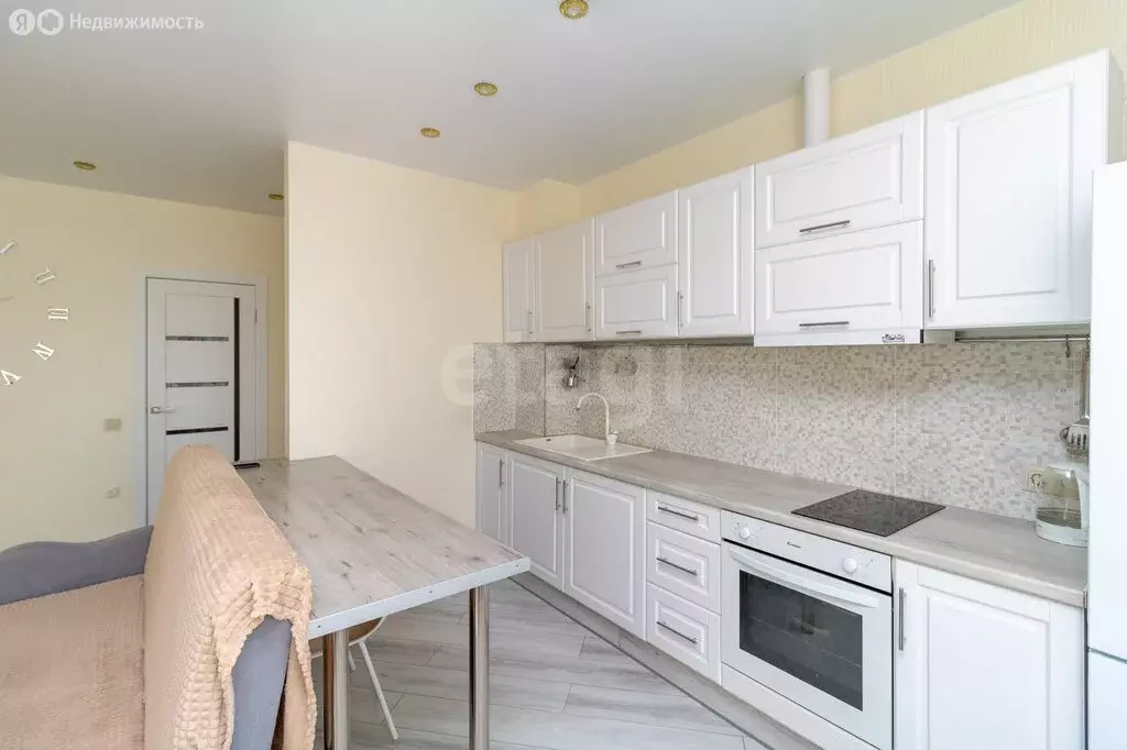 1-комнатная квартира: Тюмень, улица Мельникайте, 2к10 (51 м) - Фото 2