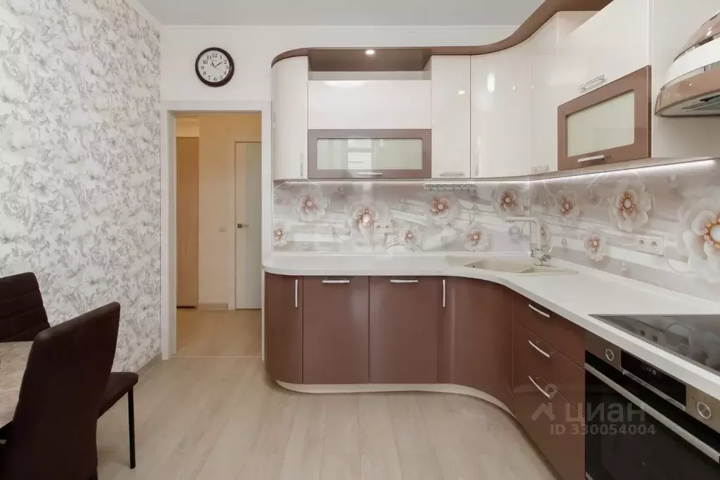 3-к кв. Тюменская область, Тюмень ул. Федюнинского, 30 (83.2 м) - Фото 1