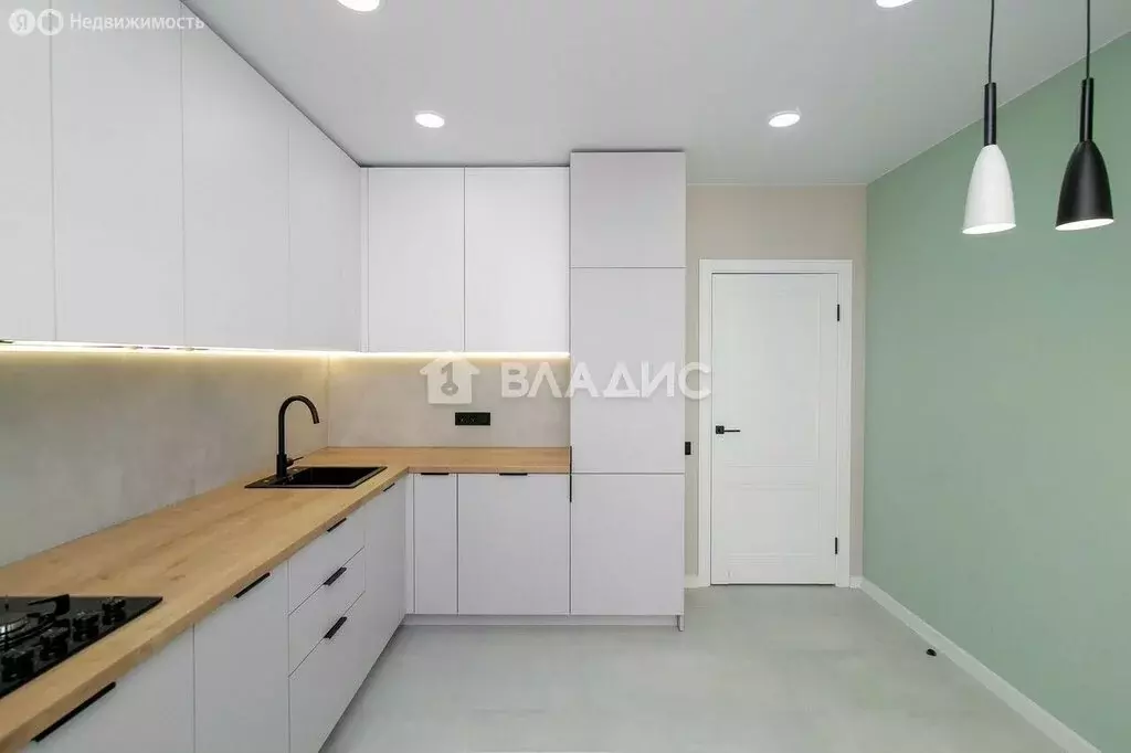 3-комнатная квартира: Калининград, Старокаменная улица, 3А (79 м) - Фото 0