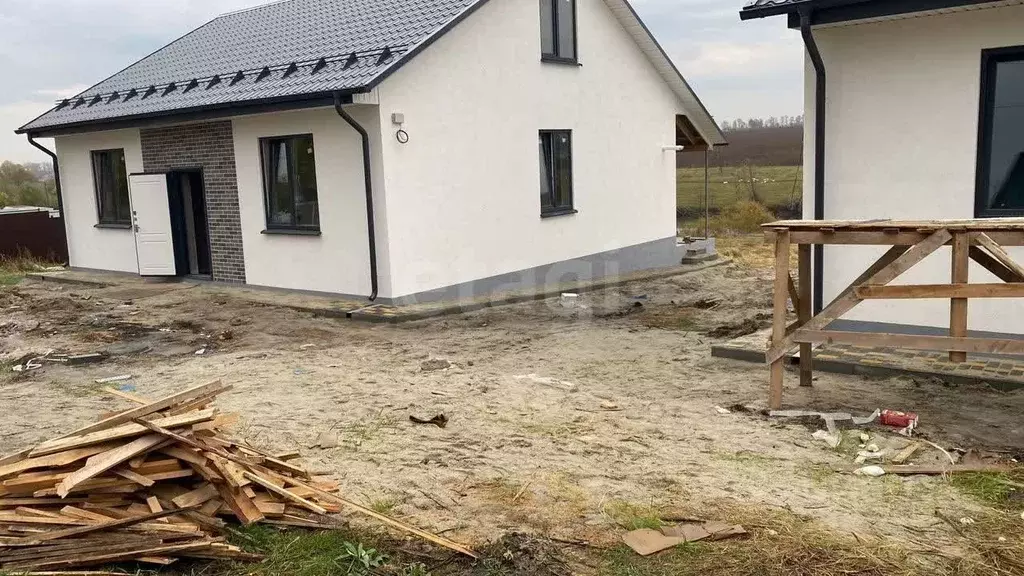 Дом в Курская область, Курский район, Новопоселеновский сельсовет, д. ... - Фото 1