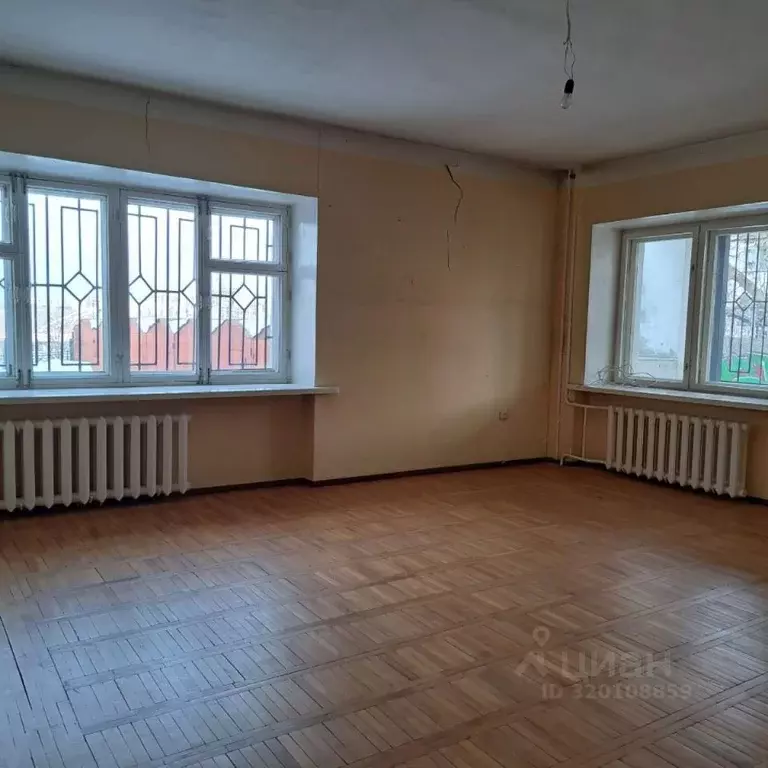 3-к кв. Тюменская область, Тюмень ул. Кирова, 6 (221.8 м) - Фото 0