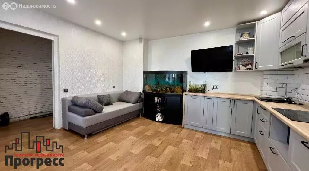 3-комнатная квартира: Омск, улица Малиновского, 23 (83.8 м) - Фото 1