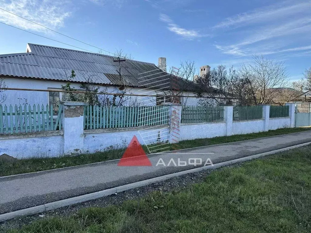 Дом в Крым, Сакский район, Вересаевское с/пос, с. Глинка ул. ... - Фото 2