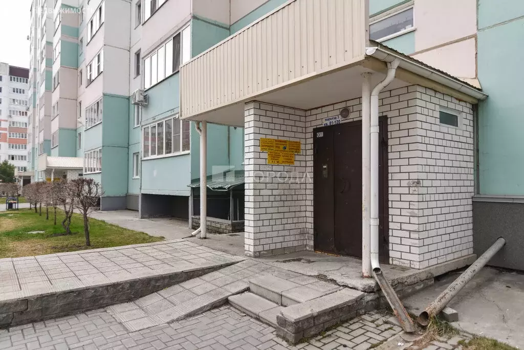 3-комнатная квартира: Барнаул, улица Сергея Семёнова, 17 (75.8 м) - Фото 1
