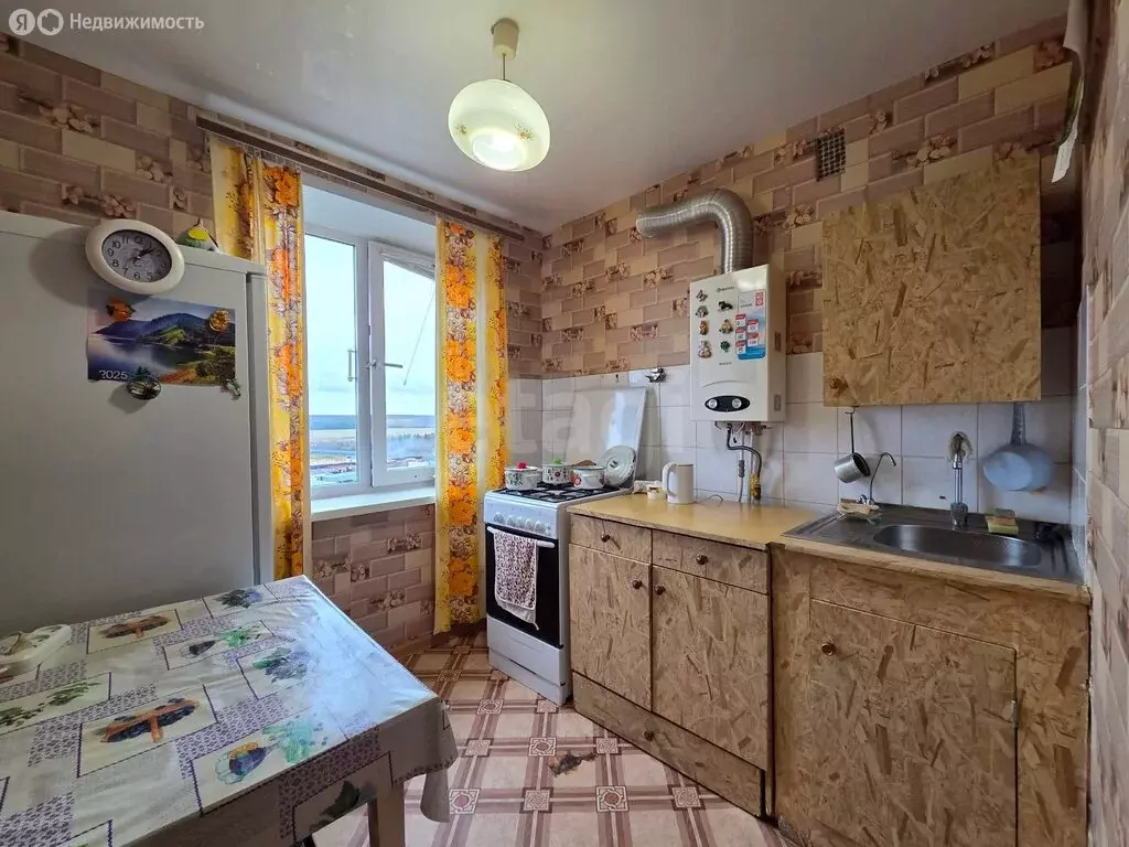 2-комнатная квартира: Сыктывкар, микрорайон Верхний Чов, 63 (44.2 м) - Фото 1