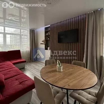 2-комнатная квартира: Тюмень, улица Тимофея Чаркова, 83 (65 м) - Фото 1