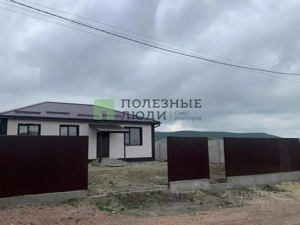 Дом в Крым, Симферопольский район, Трудовское с/пос, с. Строгоновка ... - Фото 1