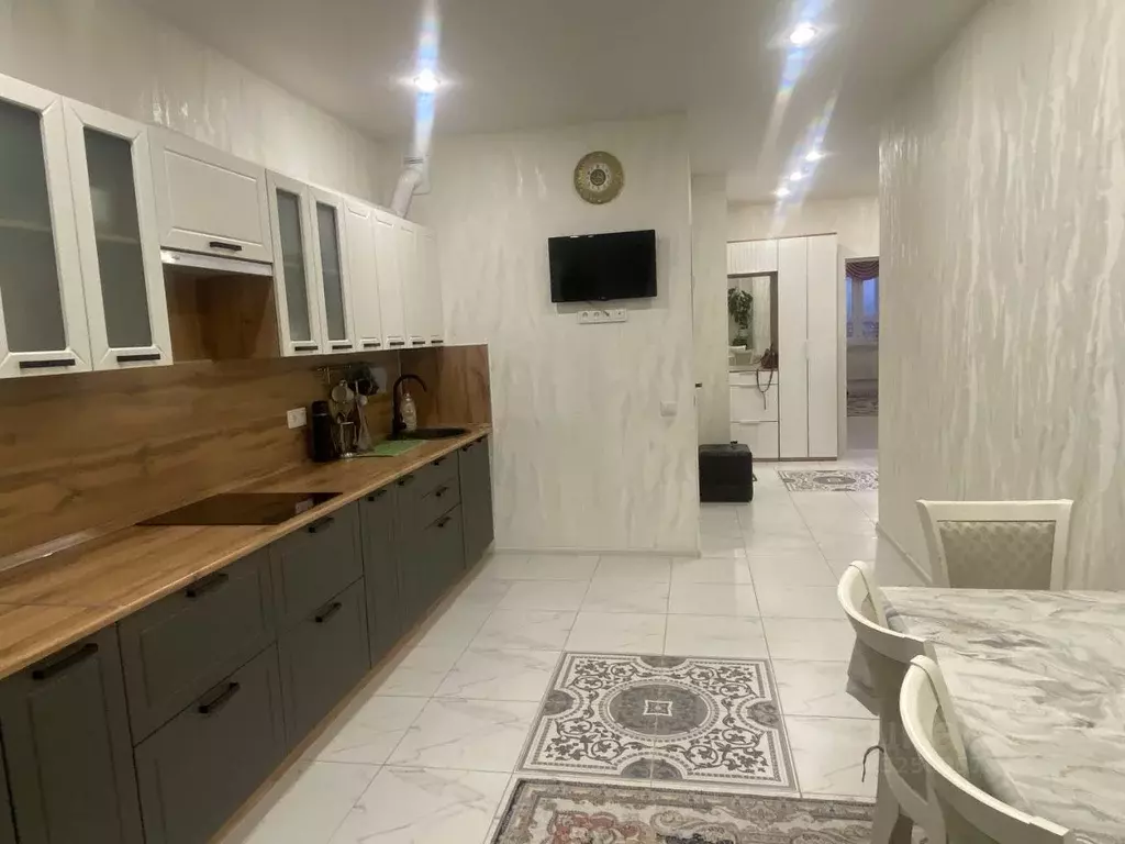 2-к кв. Санкт-Петербург пос. Шушары, ул. Валдайская, 4к1 (66.4 м) - Фото 0