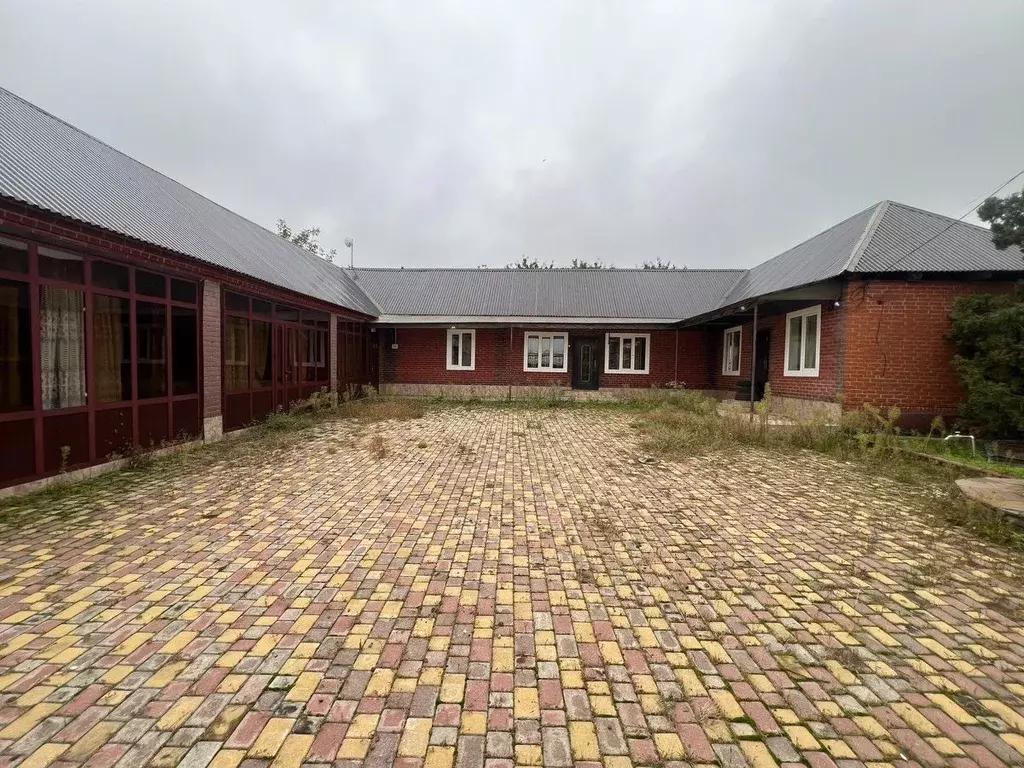 Дом в Чеченская республика, Урус-Мартановский район, с. Мартан-Чу ул. ... - Фото 1