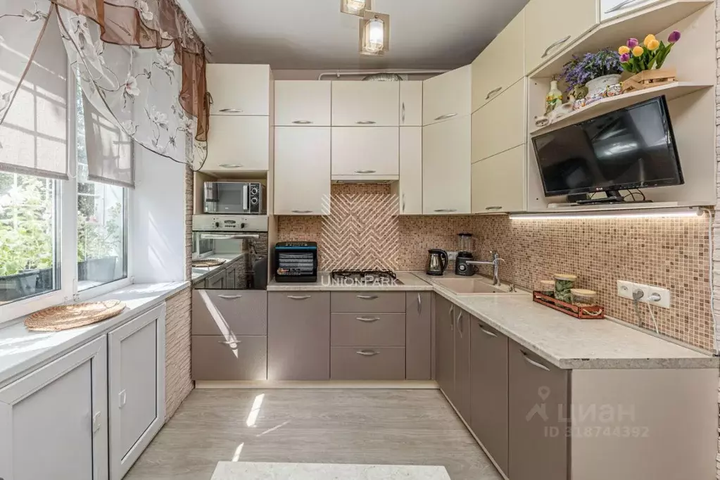 2-к кв. Челябинская область, Челябинск ул. Жукова, 9А (53.9 м) - Фото 0
