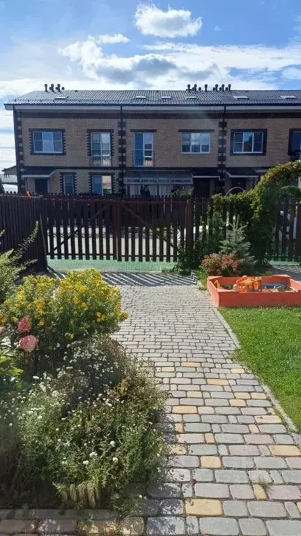 Таунхаус в Свердловская область, Екатеринбург ул. Абрикосовая, 10/7 ... - Фото 0