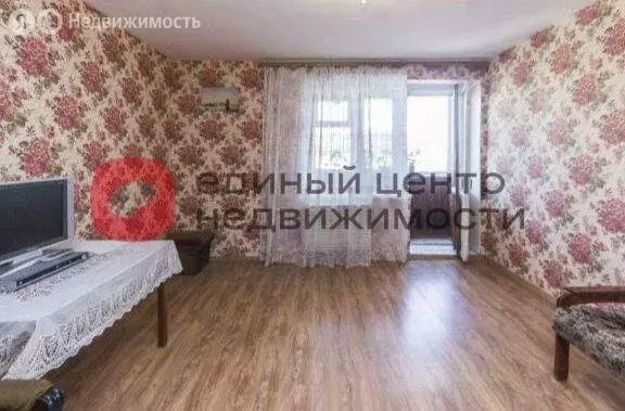 4-комнатная квартира: Тюмень, улица Ватутина, 6 (75 м) - Фото 0