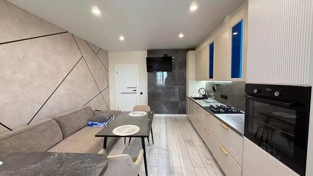 2-к кв. Крым, Симферопольский район, с. Мирное ул. Щедрая, 1 (72.0 м) - Фото 1