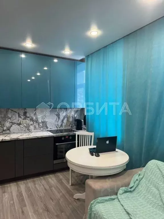 2-к кв. Тюменская область, Тюмень ул. Тимофея Чаркова, 83 (55.4 м) - Фото 1