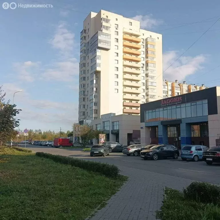 3-комнатная квартира: Челябинск, улица Академика Королёва, 1А (90 м) - Фото 2