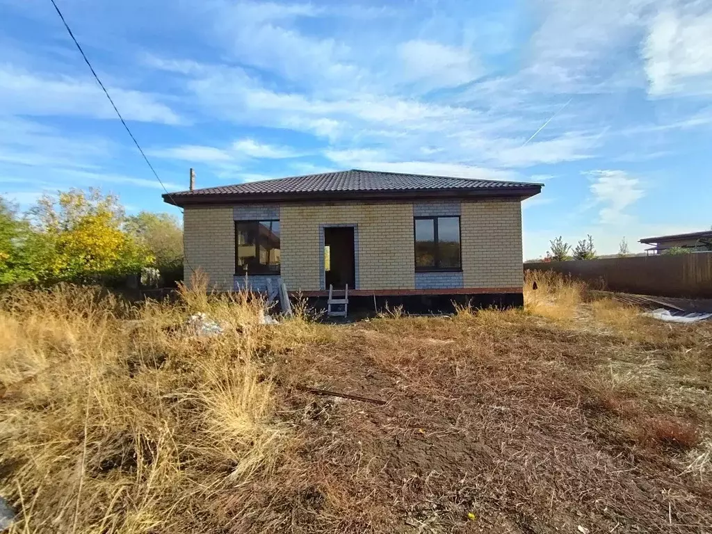 Дом в Волгоградская область, Среднеахтубинский район, Куйбышевское ... - Фото 0