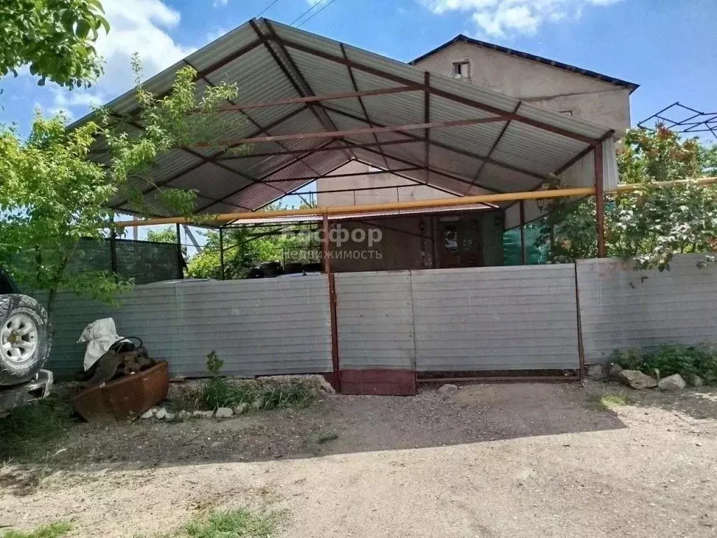 Дом в Крым, Кировский район, с. Яркое Поле ул. Победы, 38А (240 м) - Фото 1