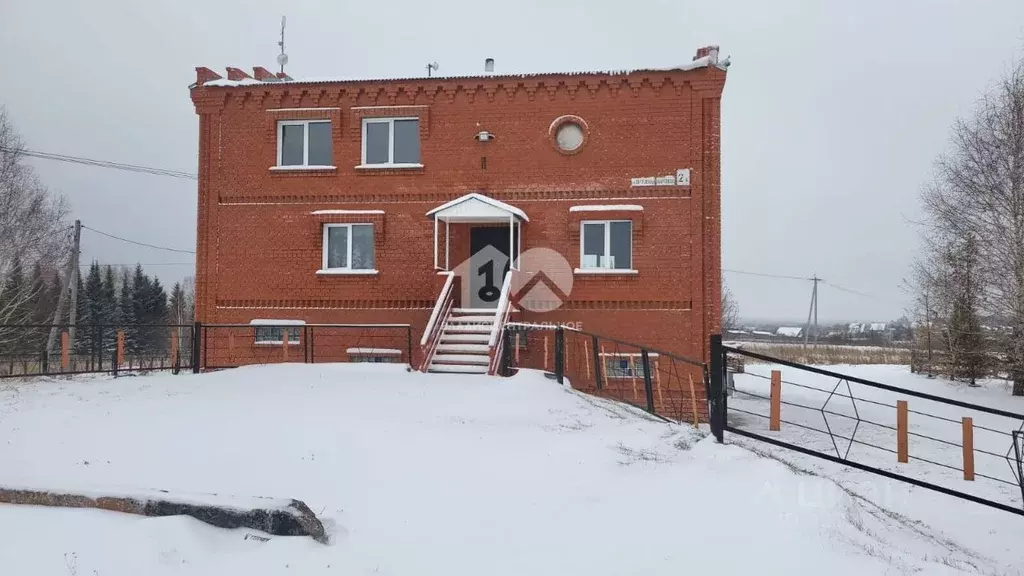 Дом в Кемеровская область, Яшкино пгт ул. Дружбы Народов, 2А (234 м) - Фото 0