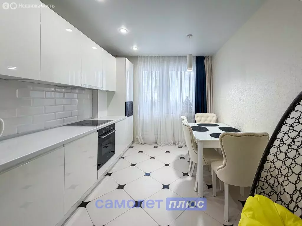 2-комнатная квартира: Чебоксары, улица А.В. Асламаса, 18 (72.82 м) - Фото 2