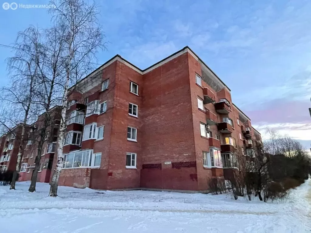 4-комнатная квартира: Петергоф, Никольская улица, 10 (92 м) - Фото 1