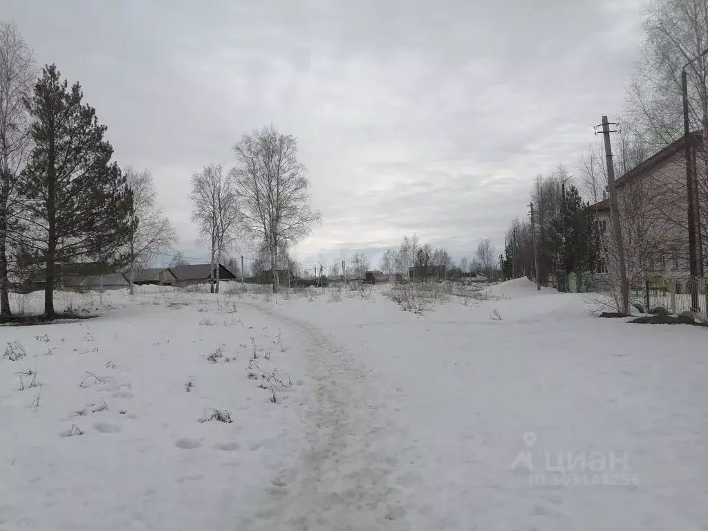 Участок в Ханты-Мансийский АО, Высокий пгт ул. Гаражная (9.3 сот.) - Фото 0