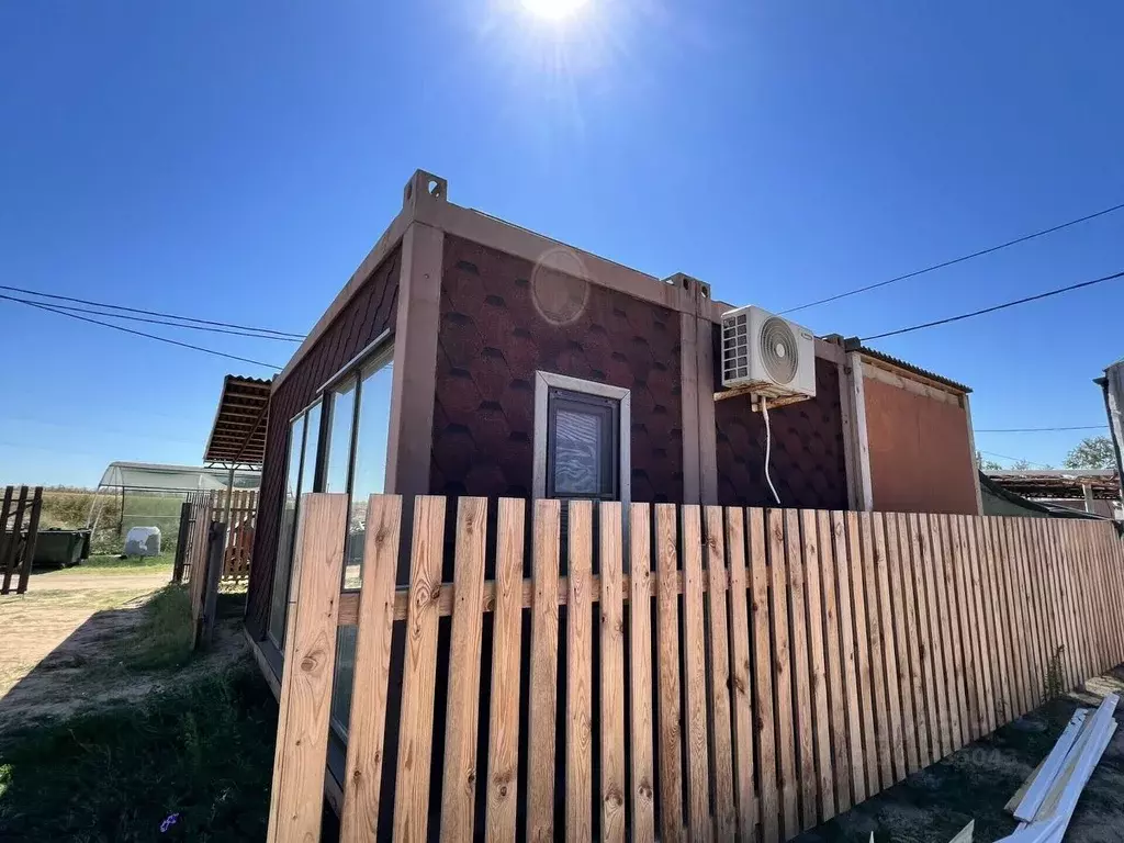 Дом в Краснодарский край, Темрюкский район, Ахтанизовское с/пос, пос. ... - Фото 1