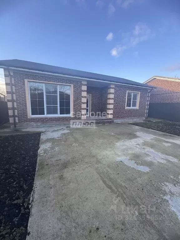 Дом в Краснодарский край, Кореновск 2-й кв-л,  (100 м) - Фото 1