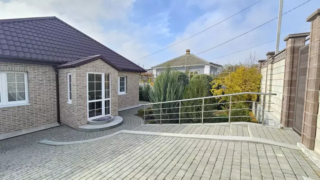 Дом в Крым, Керчь пер. Первомайский (100 м) - Фото 1