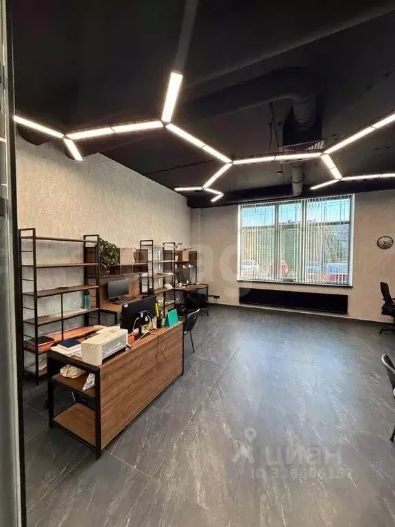 Офис в Крым, Симферопольский район, с. Мирное ул. Марчика (500 м) - Фото 1