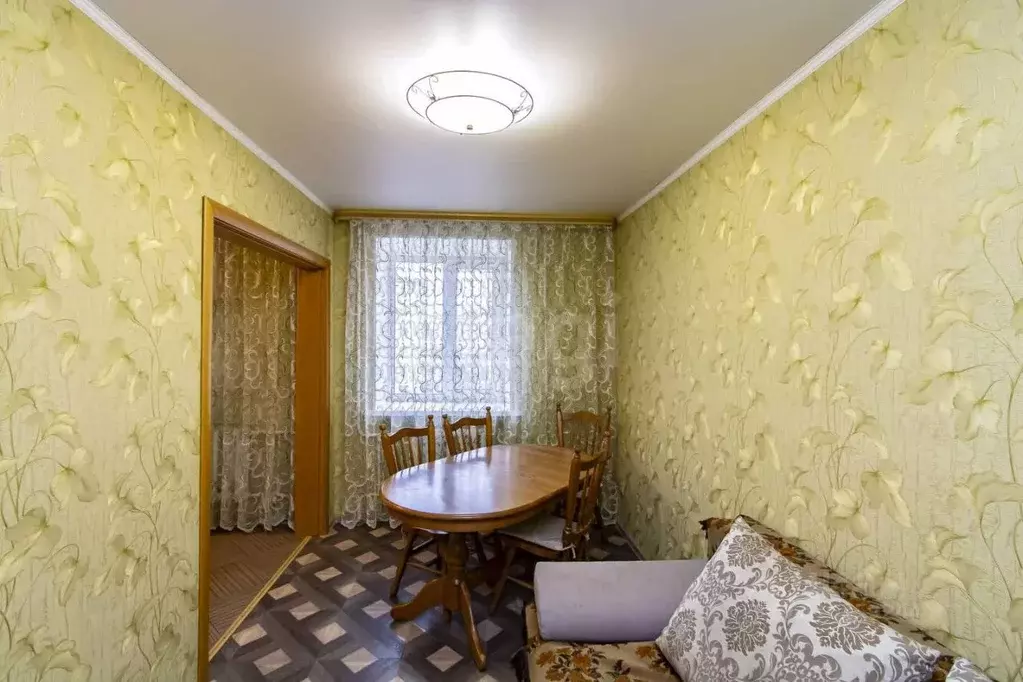 2-к кв. Тюменская область, Тюмень ул. Республики, 39 (56.4 м) - Фото 0