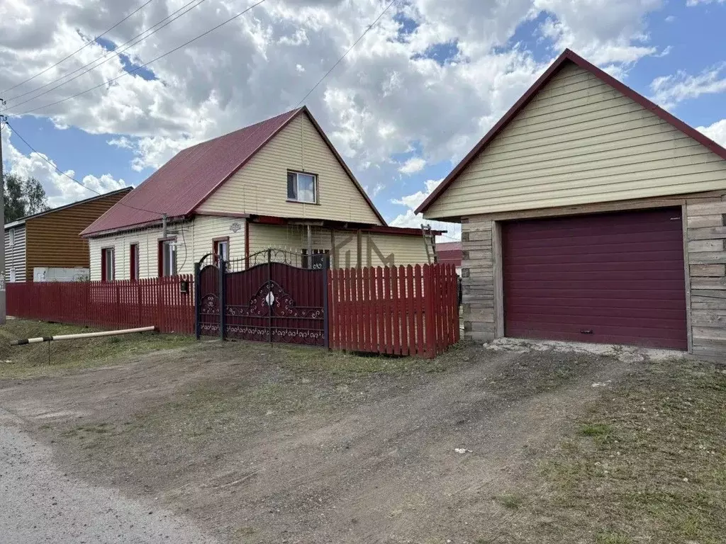 Дом в Омская область, Таврическое рп ул. 6-я Омская, 9 (100 м) - Фото 1
