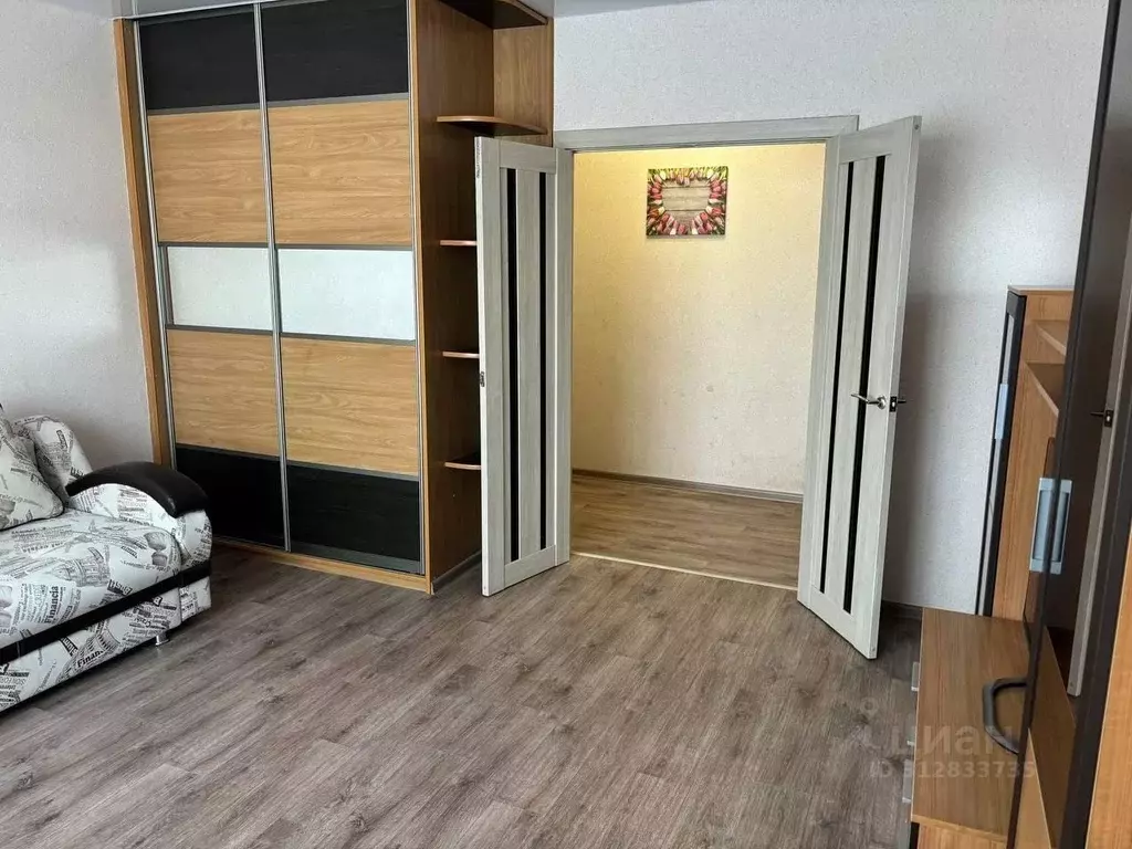 3-к кв. Омская область, Омск Московка-2 мкр, ул. Шакурова, 8/3 (82.0 ... - Фото 1