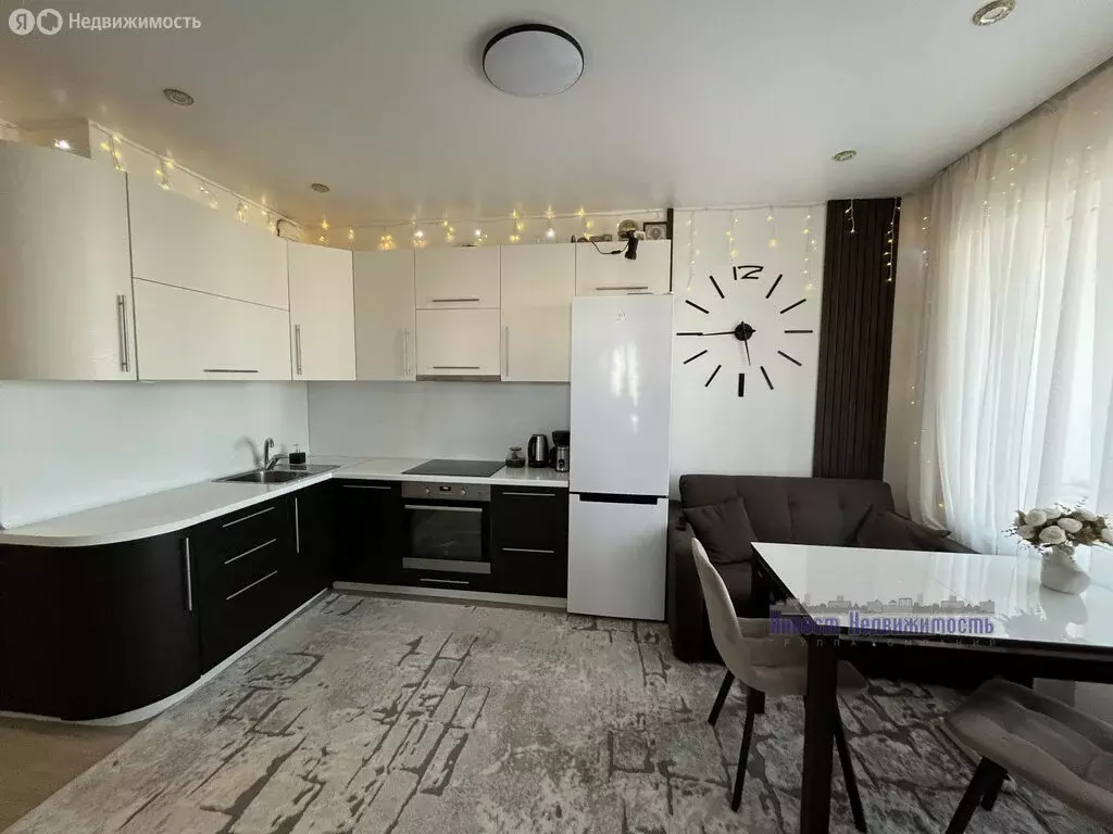 3-комнатная квартира: Барнаул, Взлётная улица, 115 (57 м) - Фото 1